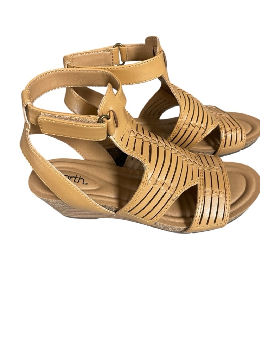Earth Helodie wedge sandal size 7.5